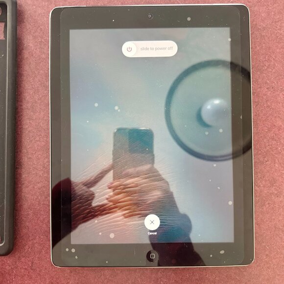 Apple iPad 3rd Generation WiFi + Cellular 32GB Space Grey Fully Unlocked - Picture 3 of 7